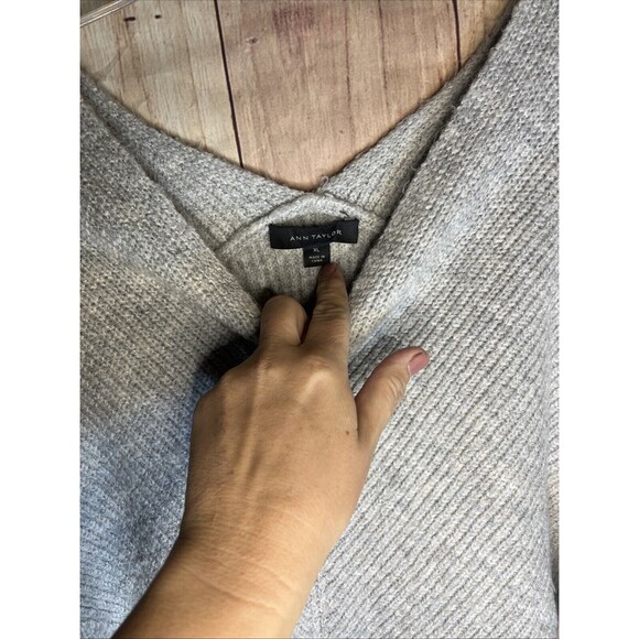 Ann Taylor Women Sweater X Large Gray V Neck Long Sleeve Pullover Knit Solid - Picture 3 of 8
